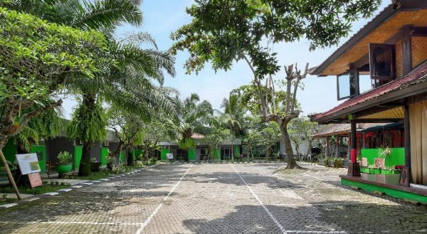 Hardys Hotel Negara image 9